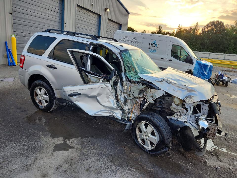 Photo 4 from auction – 2011 FORD ESCAPE with VIN 1FMCU0D75BKA83257