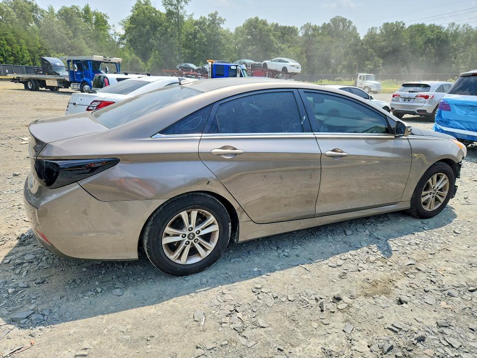 Photo 3 from auction – 2014 HYUNDAI SONATA with VIN 5NPEB4AC9EH877127