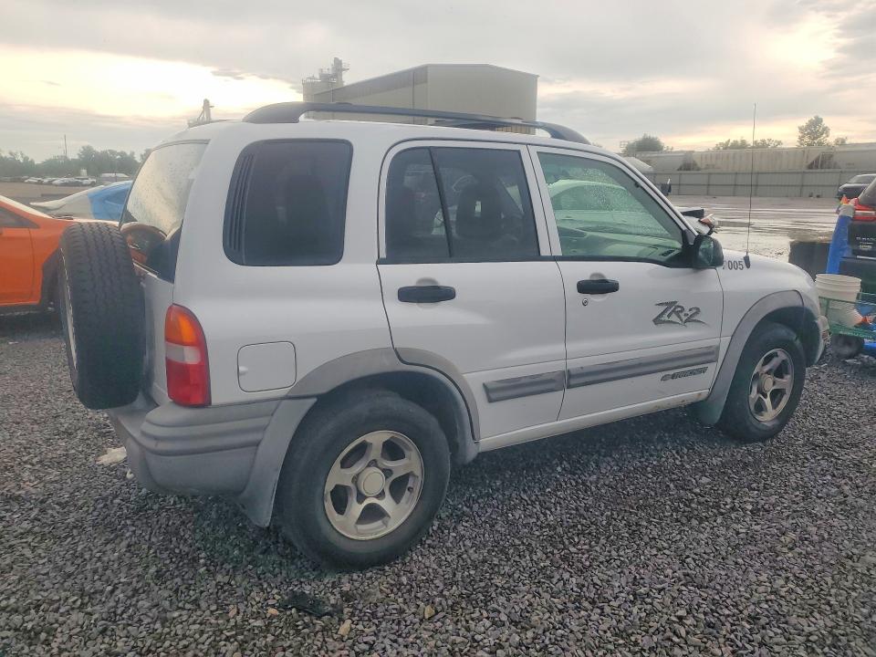 Photo 3 from auction – 2004 CHEVROLET TRACKER with VIN 2CNBJ734446911910