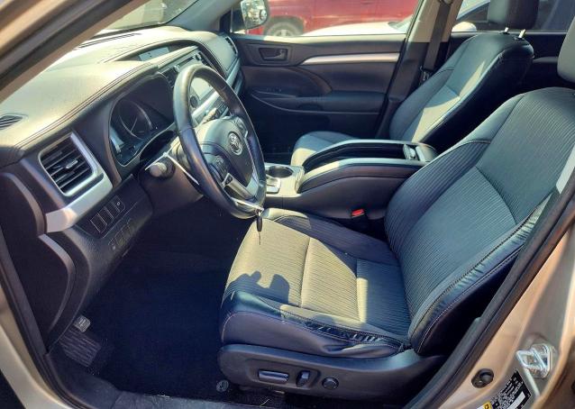 Photo 7 from auction – 2015 TOYOTA HIGHLANDER with VIN 5TDBKRFH6FS084559