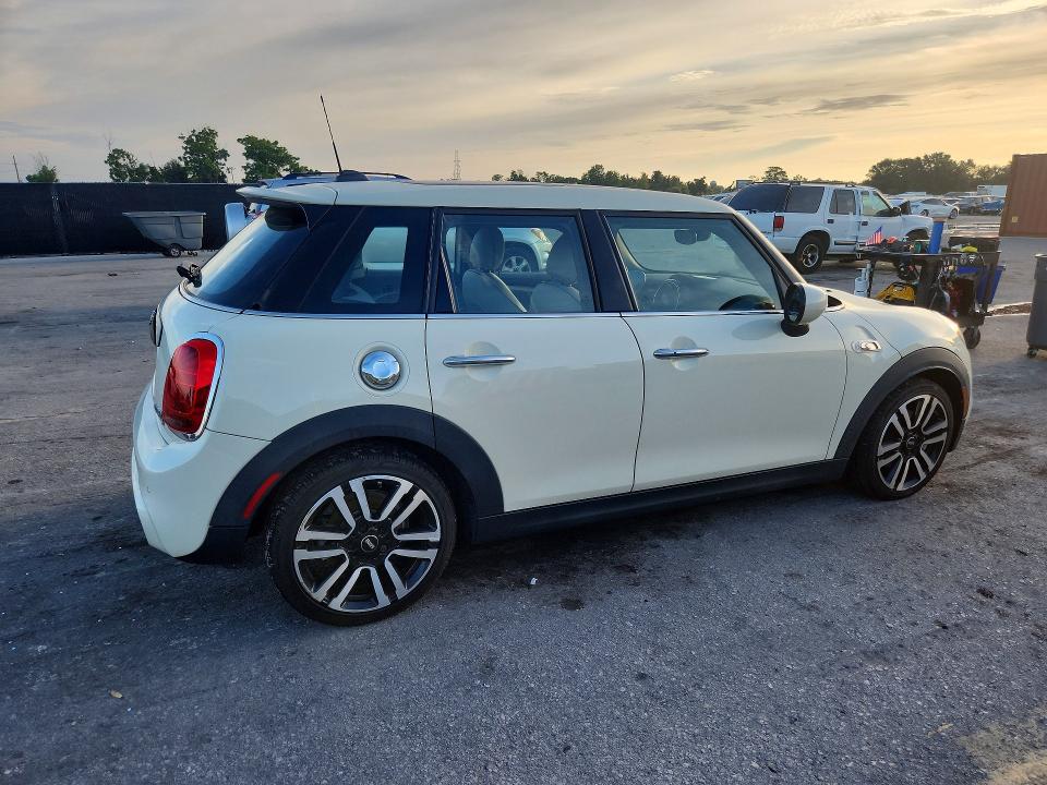 Photo 3 from auction – 2021 MINI COOPER with VIN WMWXU9C02M2P04629