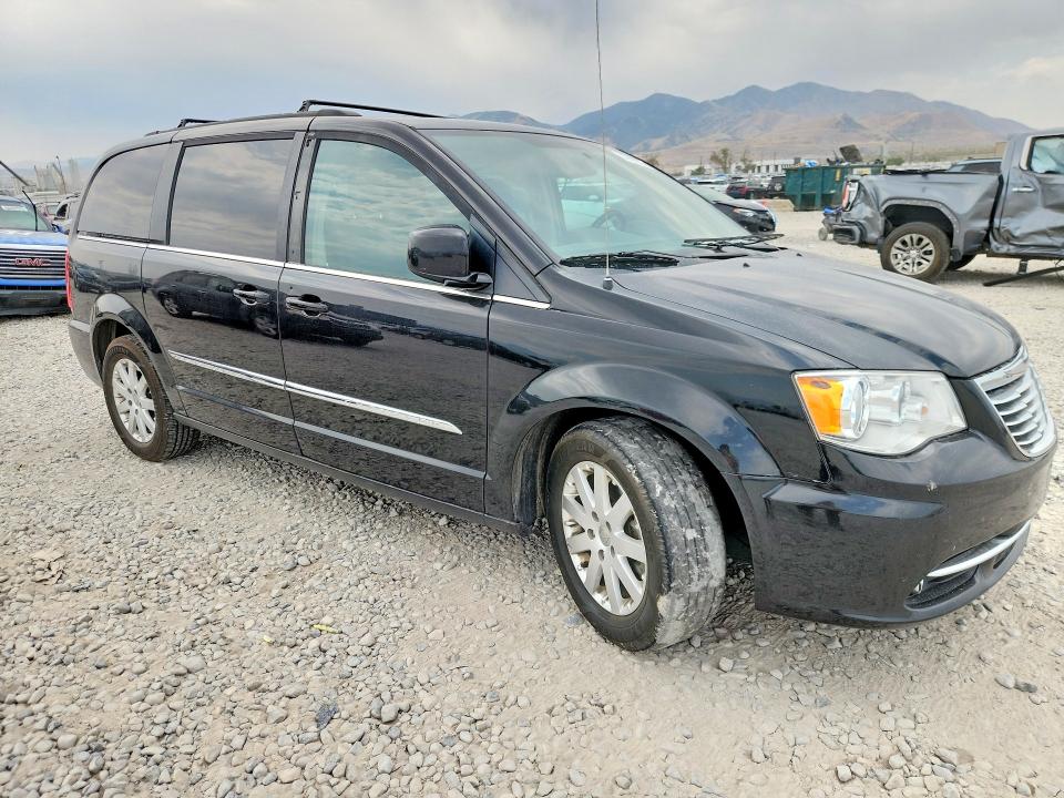 Photo 4 from auction – 2016 CHRYSLER TOWN & COUNTRY with VIN 2C4RC1BG7GR290784