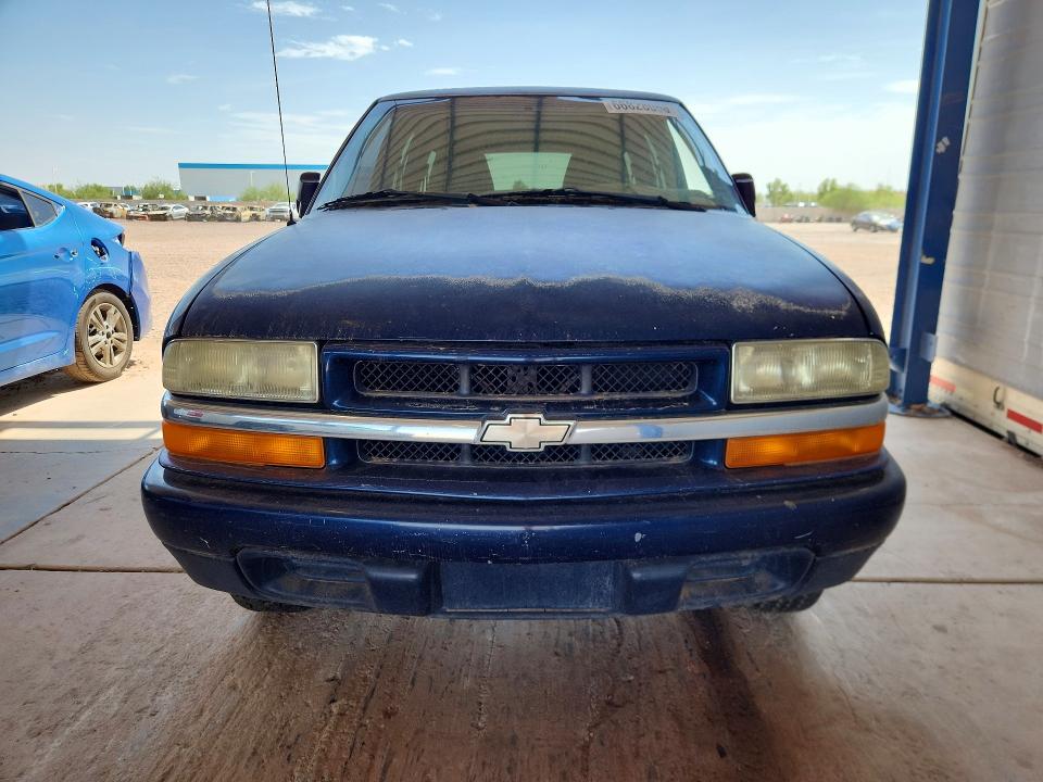 Photo 5 from auction – 2002 CHEVROLET BLAZER with VIN 1GNCS13W22K229811