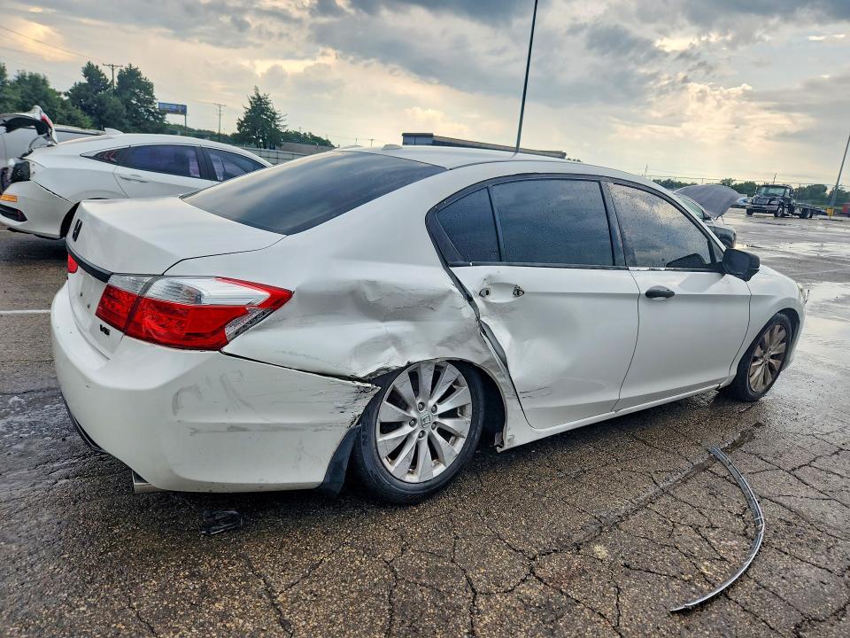 Photo 3 from auction – 2015 HONDA ACCORD with VIN 1HGCR3F84FA025652