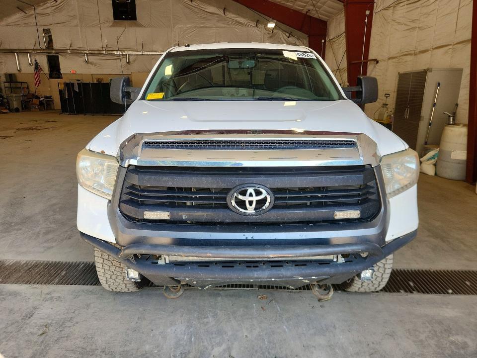 Photo 5 from auction – 2017 TOYOTA TUNDRA with VIN 5TFUY5F10HX677141