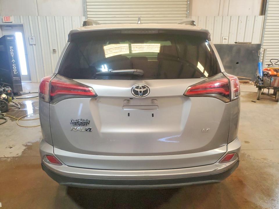 Снимка 6 от търг – 2017 TOYOTA RAV4 с VIN 2T3ZFREV1HW365437
