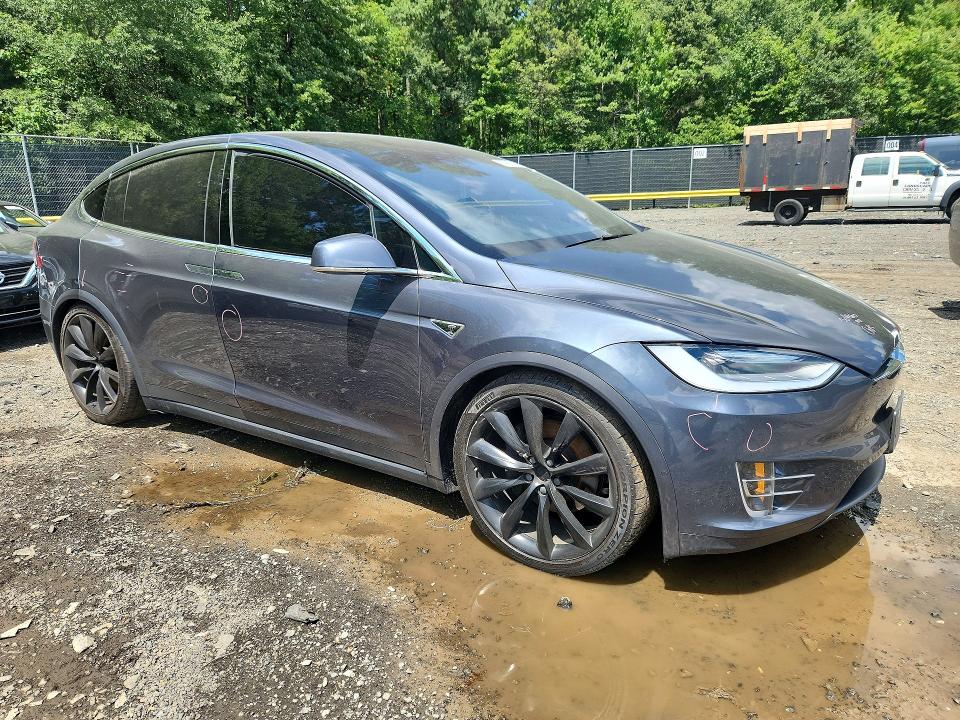 Photo 4 from auction – 2016 TESLA MODEL X with VIN 5YJXCAE2XGF005711