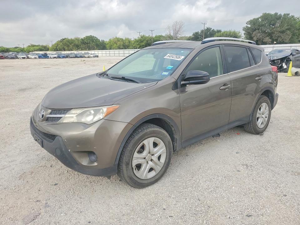 TOYOTA RAV4 2015 z numerem VIN JTMZFREV1FD059039 - Zdjęcie z aukcji