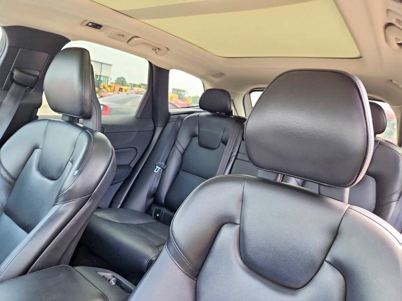 Photo 10 from auction – 2019 VOLVO XC60 with VIN LYV102DK8KB191989
