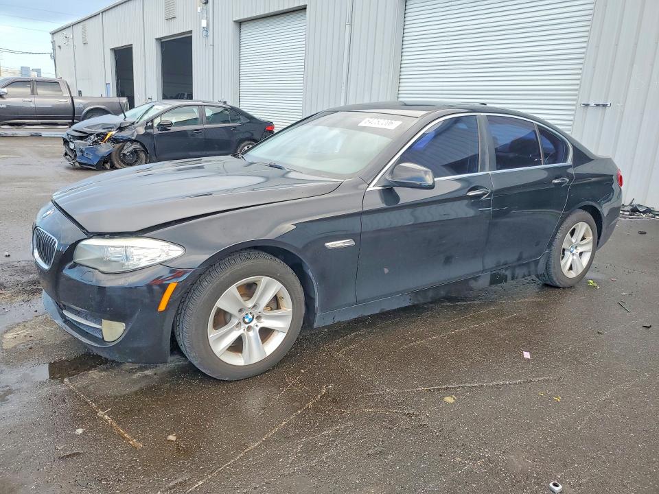 BMW 528 2011 с VIN WBAFR1C55BDS36133 - Снимка от търг