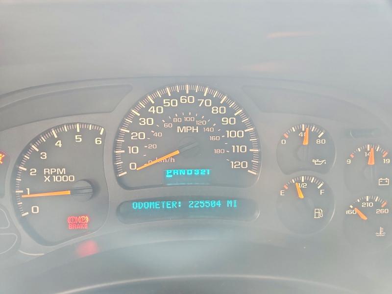 Photo 9 from auction – 2003 CHEVROLET SUBURBAN with VIN 3GNFK16Z63G334637
