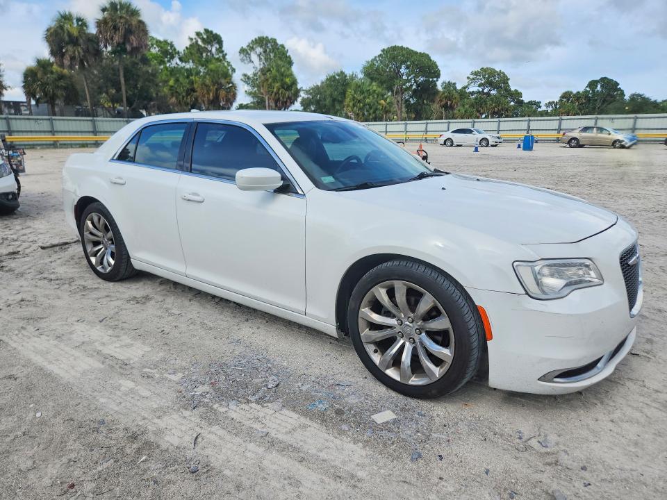 صورة رقم 4 من المزاد - 2016 CHRYSLER 300 مع VIN 2C3CCAAG7GH328998