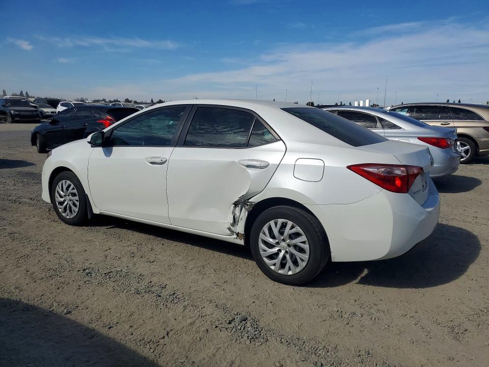 Photo 2 from auction – 2018 TOYOTA COROLLA with VIN 5YFBURHEXJP797544