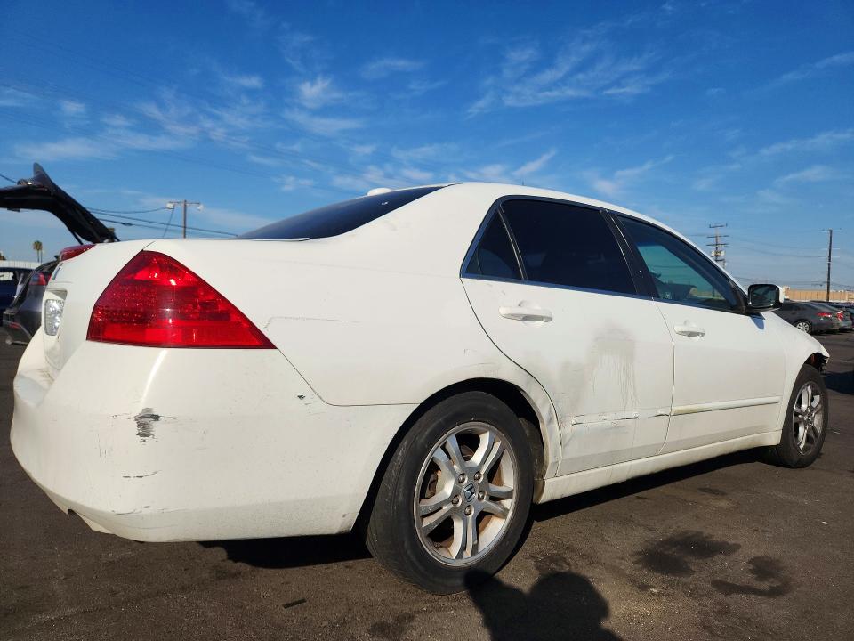 Photo 3 from auction – 2006 HONDA ACCORD with VIN JHMCM568X6C009063