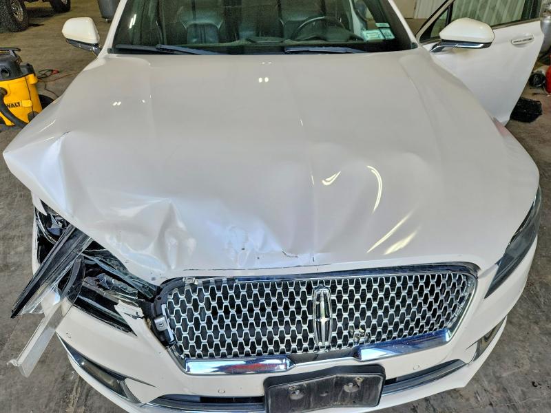 Photo 11 from auction – 2019 LINCOLN MKZ with VIN 3LN6L5MU0KR601970