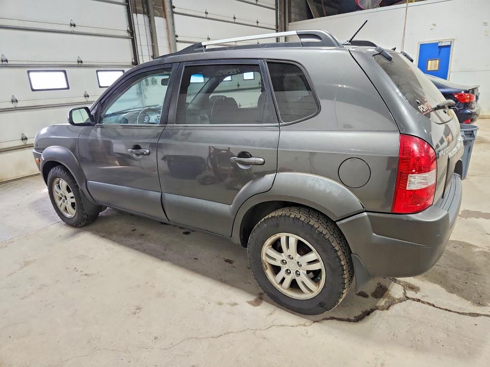 Photo 2 from auction – 2007 HYUNDAI TUCSON with VIN KM8JM72D27U686879
