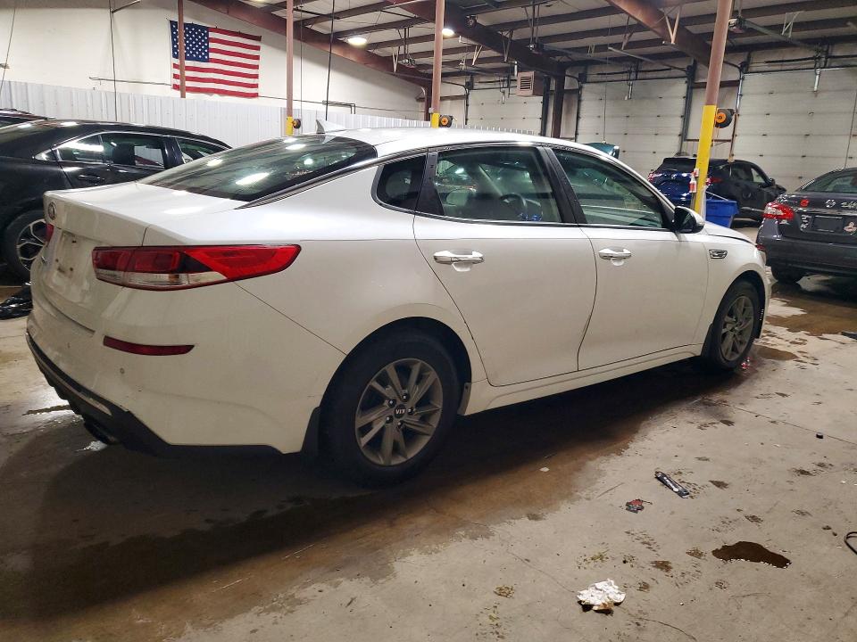 Photo 3 from auction – 2019 KIA OPTIMA with VIN 5XXGT4L35KG326168