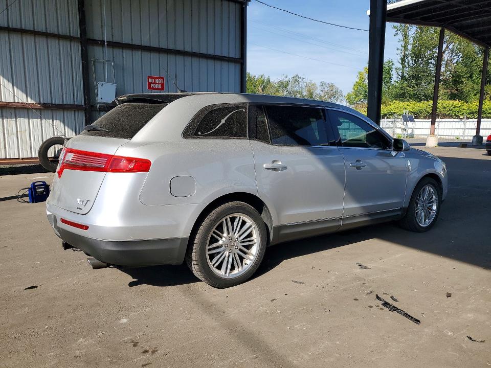 Photo 3 from auction – 2010 LINCOLN MKT with VIN 2LMHJ5ATXABJ16330