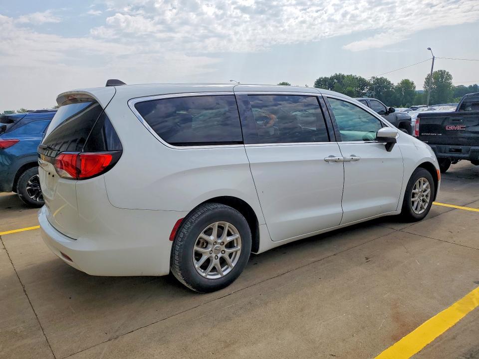 Photo 3 from auction – 2022 CHRYSLER VOYAGER with VIN 2C4RC1CG0NR120861