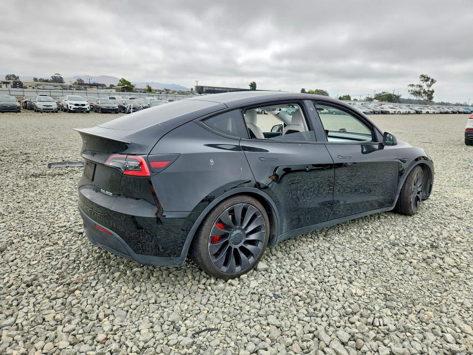 Photo 3 from auction – 2021 TESLA MODEL Y with VIN 5YJYGDEF4MF071874