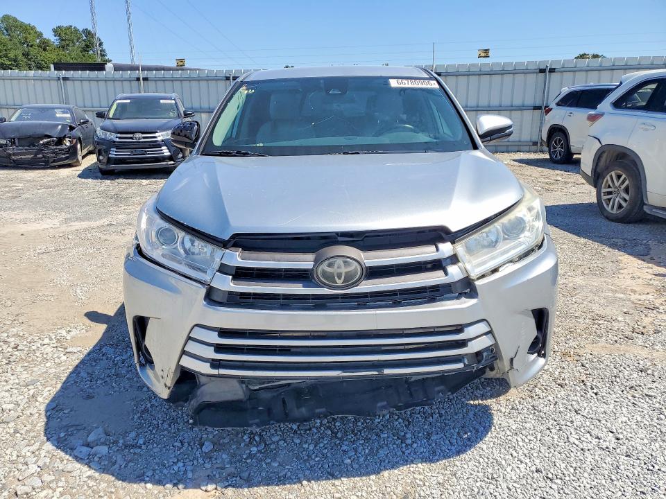 Photo 5 from auction – 2018 TOYOTA HIGHLANDER with VIN 5TDZARFH8JS040475
