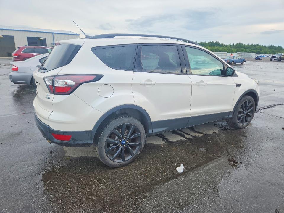 Photo 3 from auction – 2018 FORD ESCAPE with VIN 1FMCU9GD4JUD53197