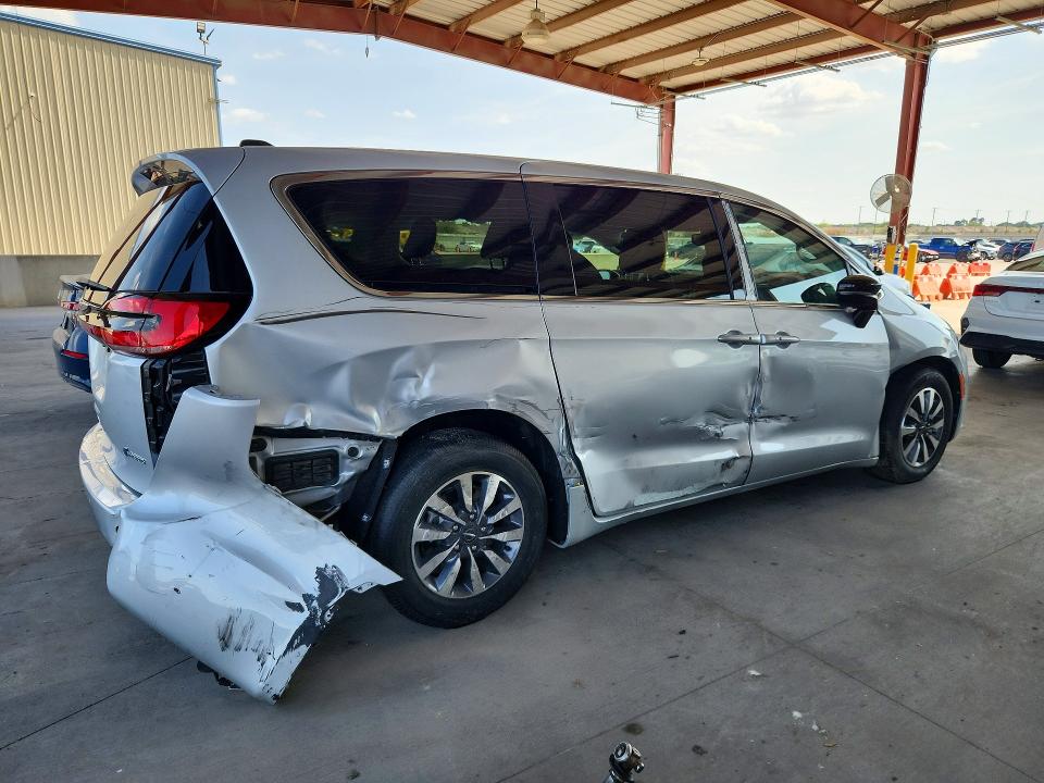 Photo 3 from auction – 2024 CHRYSLER PACIFICA with VIN 2C4RC1S79RR137570