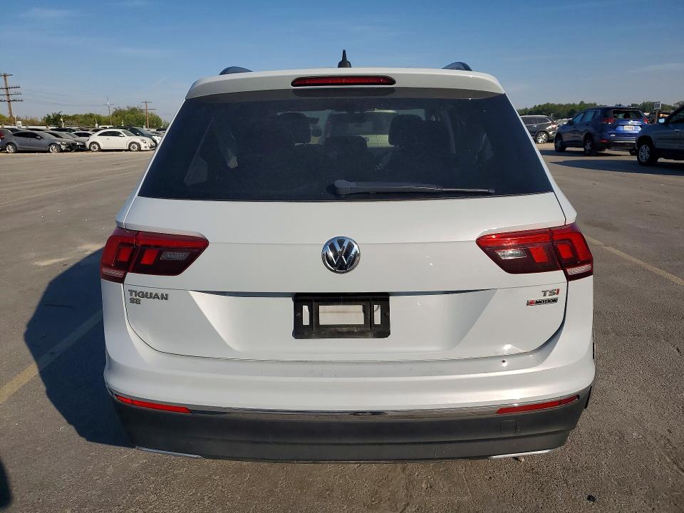 Снимка 6 от търг – 2018 VOLKSWAGEN TIGUAN с VIN 3VV2B7AX2JM071871