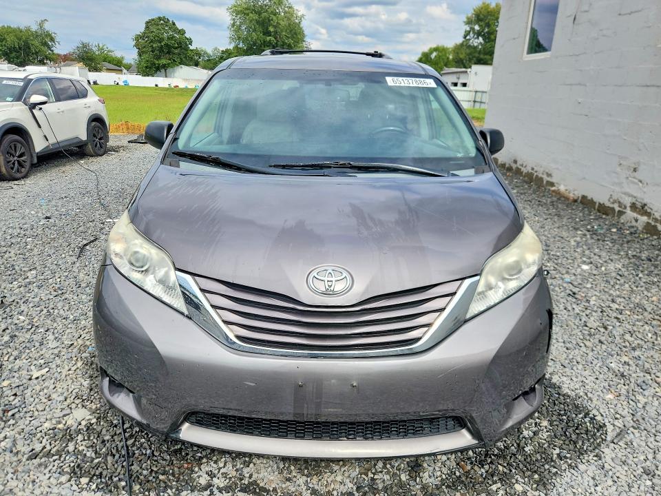 Photo 5 from auction – 2015 TOYOTA SIENNA with VIN 5TDJK3DC5FS109029