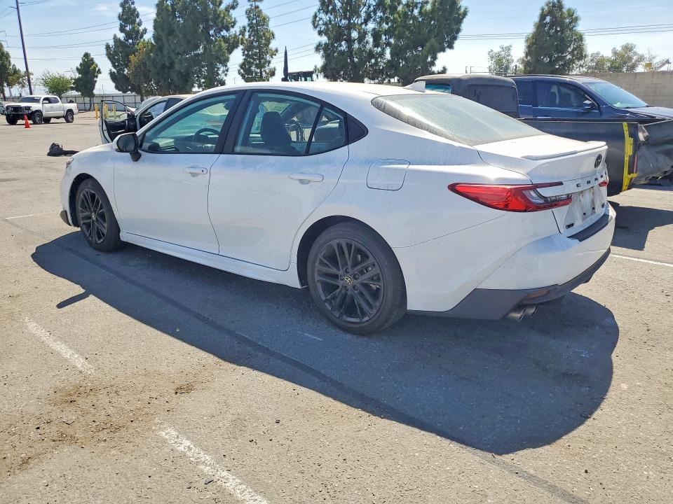 Zdjęcie 2 z aukcji – 2025 TOYOTA CAMRY z VIN 4T1DAACK8SU557120