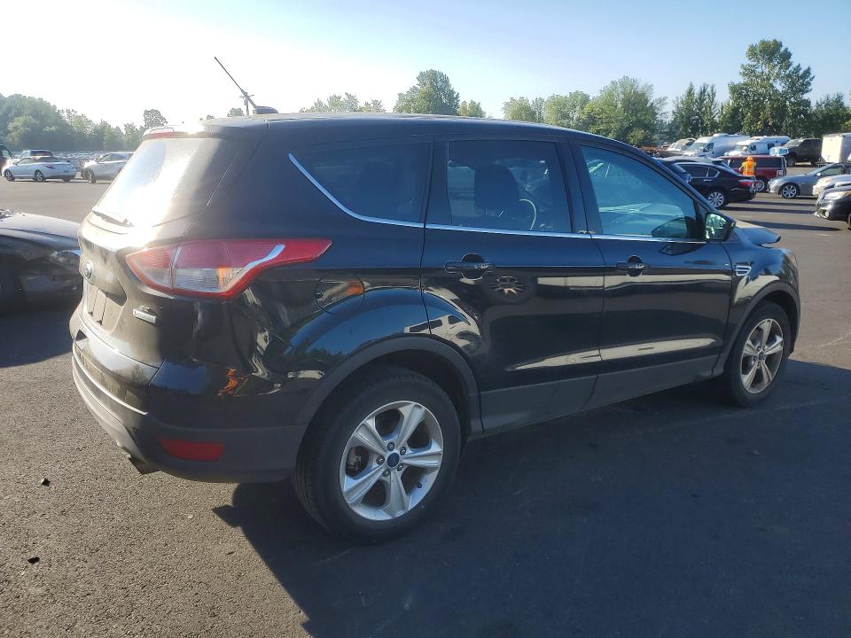 Photo 3 from auction – 2016 FORD ESCAPE with VIN 1FMCU0GX8GUB62574