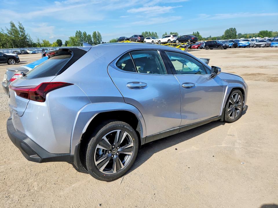 Foto 3 de la subasta – 2026 LEXUS UX con VIN JTHUCJDH2T2019638