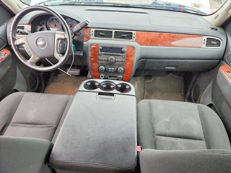 Photo 8 from auction – 2011 CHEVROLET SUBURBAN with VIN 1GNSKHE35BR367101