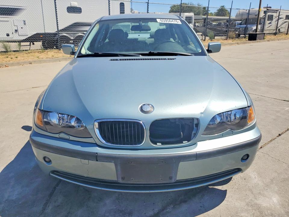 Photo 5 from auction – 2002 BMW 325 with VIN WBAEV33462KL58392
