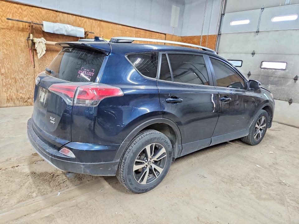 Снимка 3 от търг – 2017 TOYOTA RAV4 с VIN JTMRFREV5HD216087