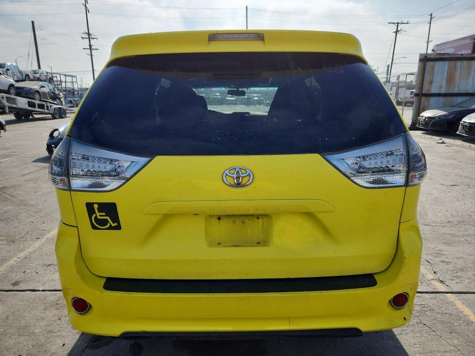 Photo 6 from auction – 2011 TOYOTA SIENNA with VIN 5TDXK3DC3BS083597