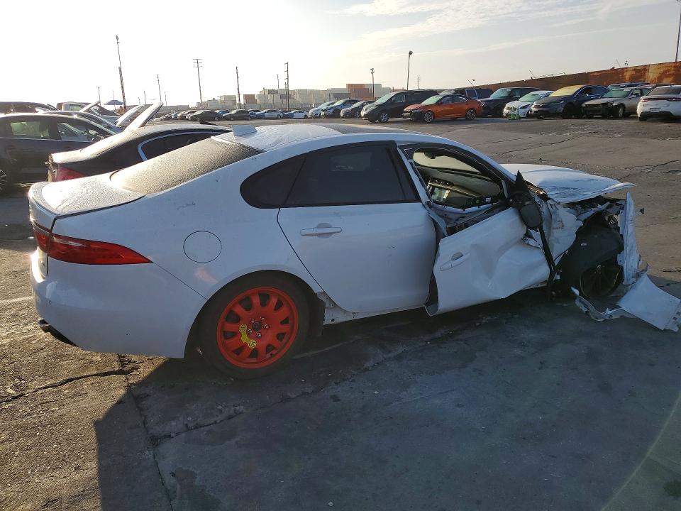 Photo 3 from auction – 2016 JAGUAR XF with VIN SAJBF4BV8GCY10171