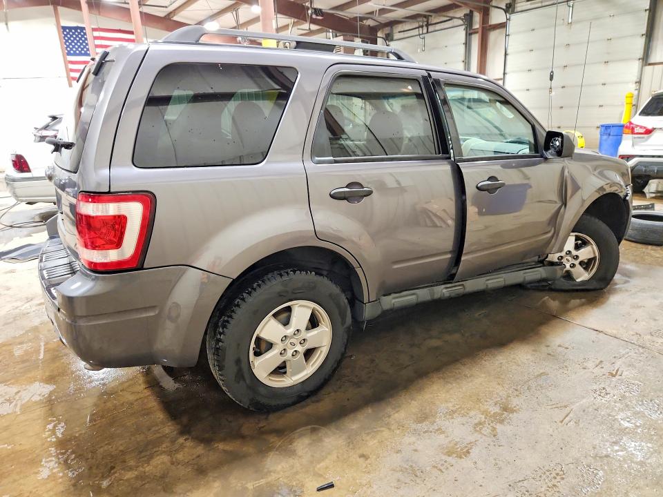 Photo 3 from auction – 2010 FORD ESCAPE with VIN 1FMCU0D78AKD30527