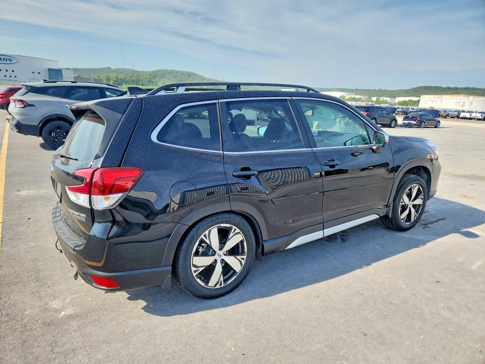 Photo 3 from auction – 2021 SUBARU FORESTER with VIN JF2SKAXC1MH431688