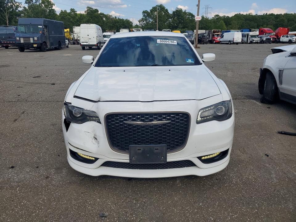 Photo 5 from auction – 2017 CHRYSLER 300 with VIN 2C3CCABT1HH646659