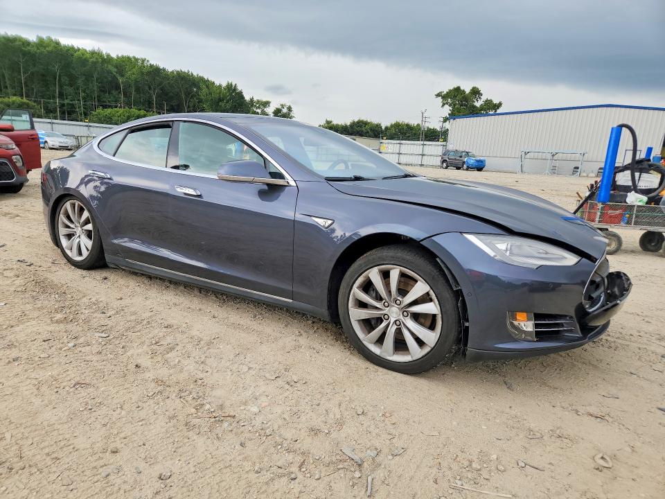 صورة رقم 4 من المزاد - 2015 TESLA MODEL S مع VIN 5YJSA1H29FFP74601