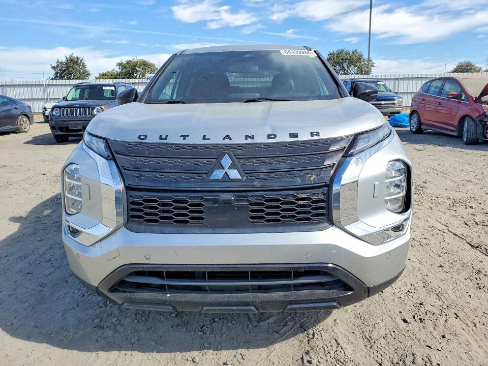 Photo 5 from auction – 2022 MITSUBISHI OUTLANDER with VIN JA4J4UA80NZ071183