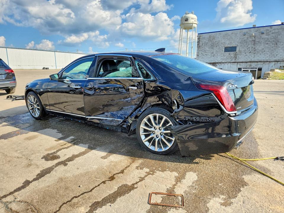 Photo 2 from auction – 2018 CADILLAC CT6 with VIN 1G6KD5RS1JU155572