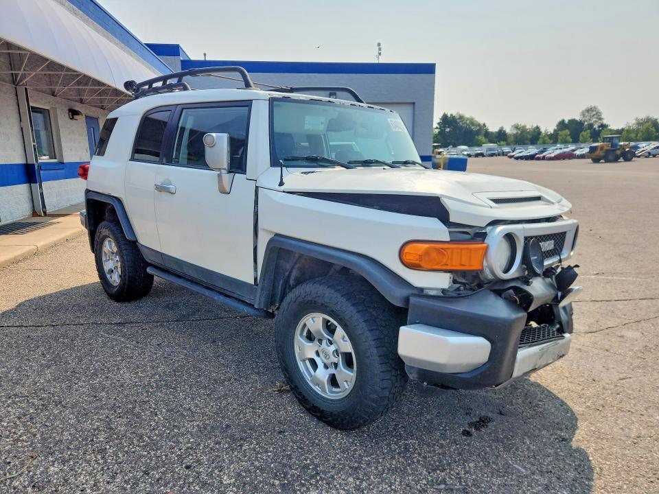 Photo 4 from auction – 2011 TOYOTA FJ CRUISER with VIN JTEBU4BF5BK108249