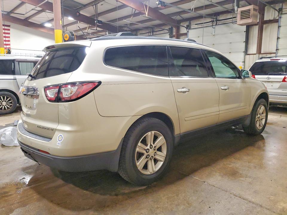 Photo 3 from auction – 2014 CHEVROLET TRAVERSE with VIN 1GNKVGKD5EJ361512