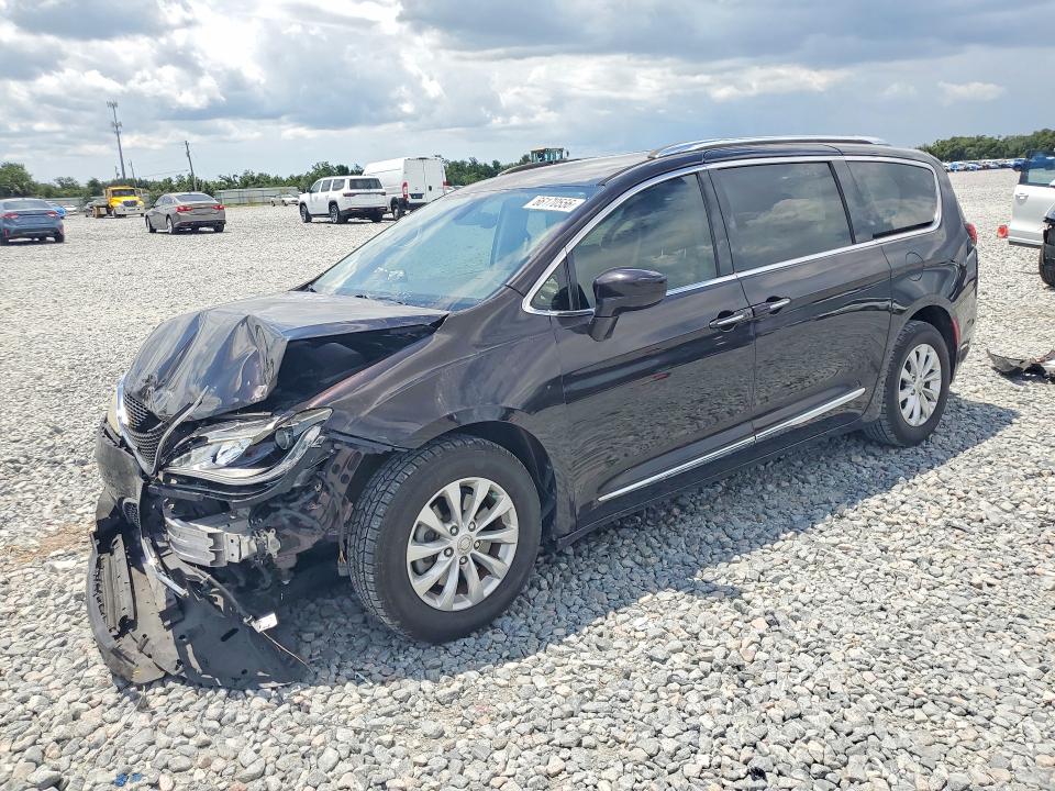 CHRYSLER PACIFICA 2018 with VIN 2C4RC1BGXJR142071 - Photo from auction