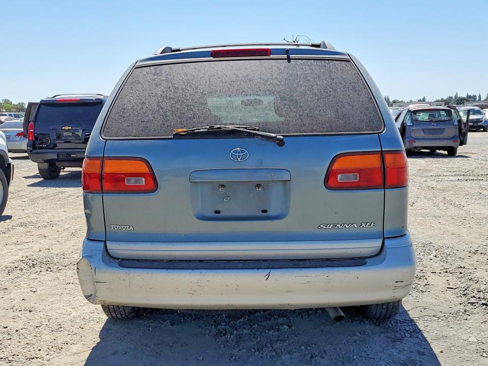 Photo 6 from auction – 2000 TOYOTA SIENNA with VIN 4T3ZF13C0YU300677