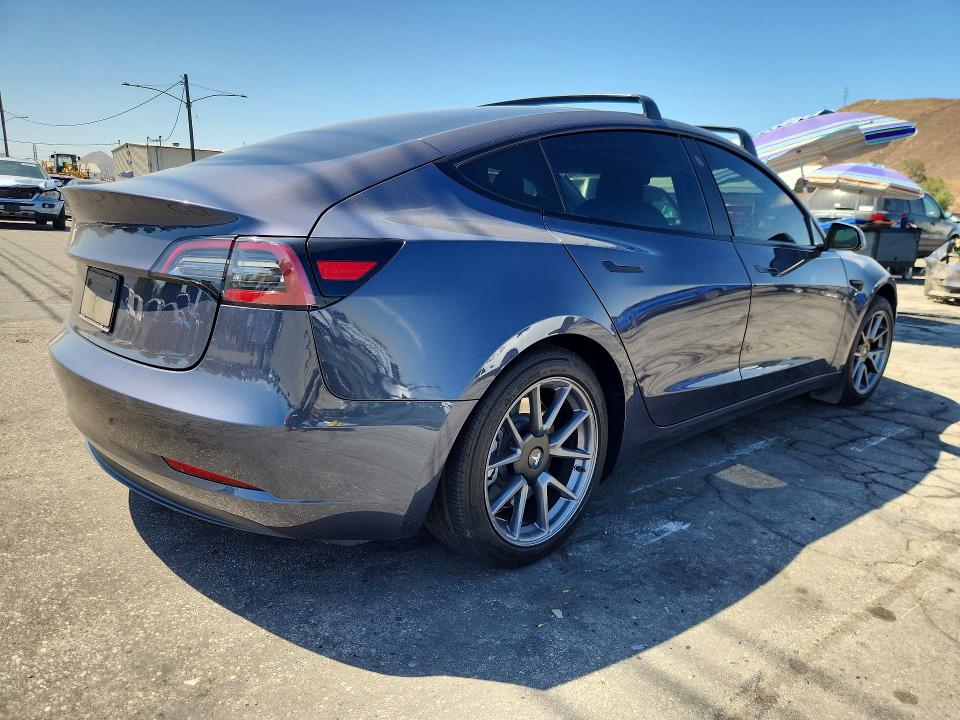 Снимка 3 от търг – 2023 TESLA MODEL 3 с VIN 5YJ3E1EA3PF691753