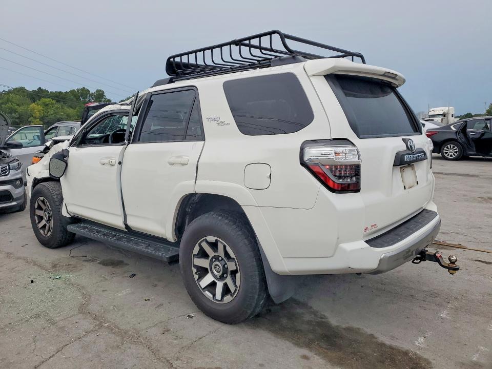 Photo 2 from auction – 2019 TOYOTA 4RUNNER with VIN JTEBU5JR4K5631634