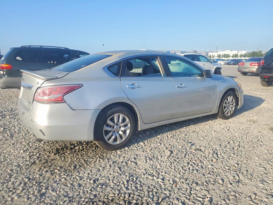 Photo 3 from auction – 2015 NISSAN ALTIMA with VIN 1N4AL3AP8FC122885